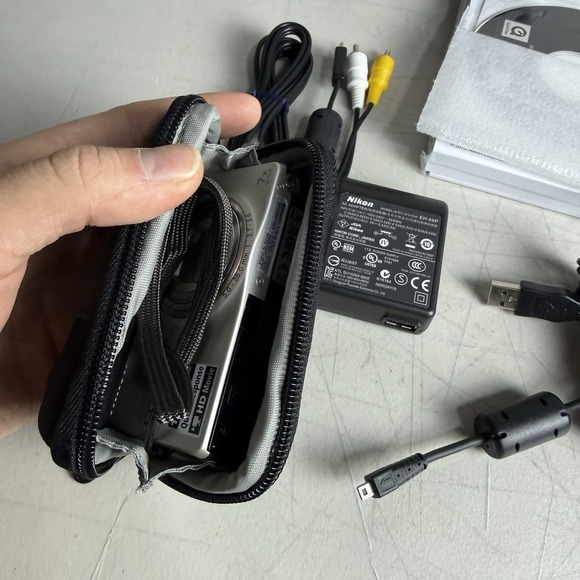 Nikon COOLPIX S6000 14.2MP 7x Zoom Digital Camera Bundle w/ Charger & Battery - Picture 11 of 16